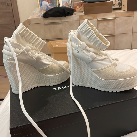 CHANEL LACE UP WEDGE BOOTS - Picture 4 of 6